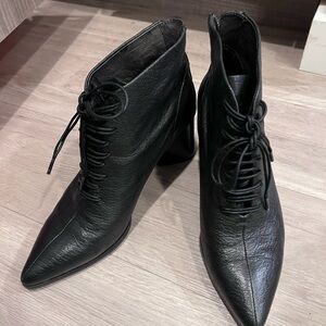 Tj Collection Elegant Black Lace-Up Boots